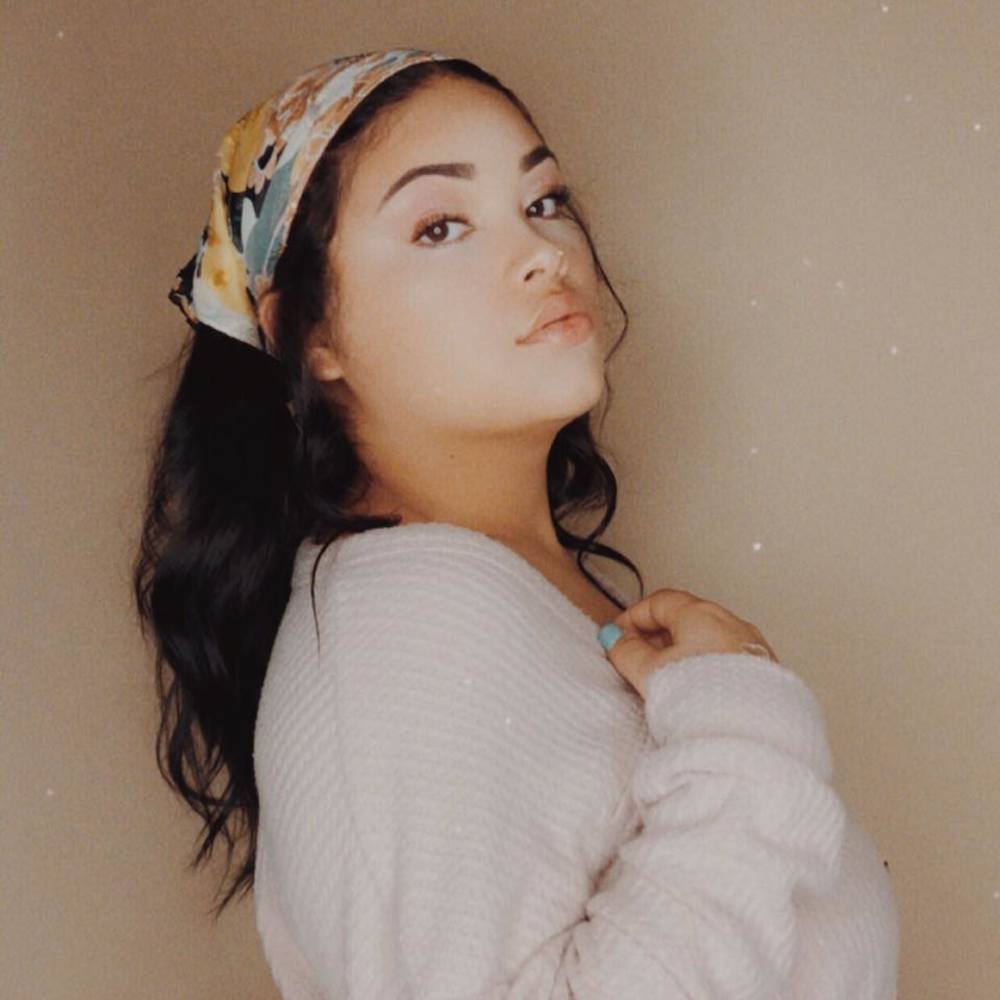 Meet your Posher, Zuneidy